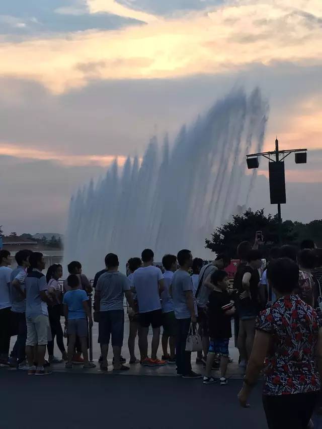 噴泉 噴泉